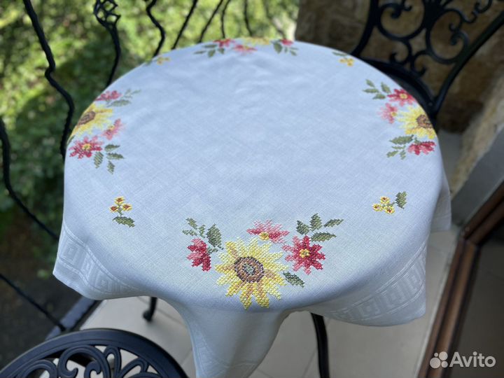 Скатерть вышитая