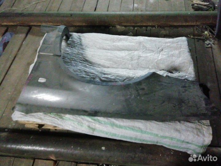 Крыло переднее левое Mitsubishi Diamante