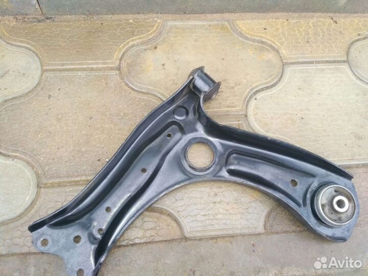 Рычаг передний правый для VW Polo (Sed RUS) 2011)