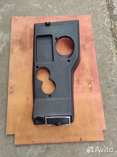 Решетка радиатора, тоннель пола автомобиля нива