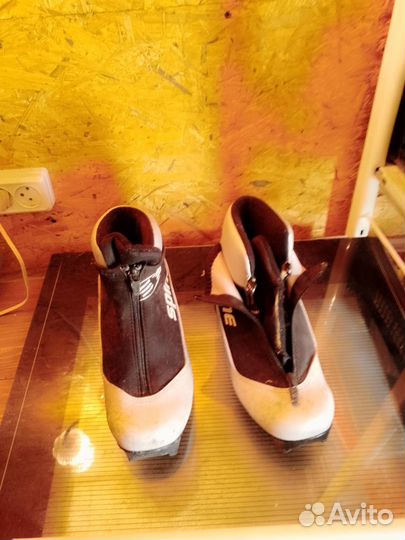 Лыжные ботинки