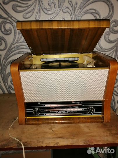 Радиола Рекорд 61 с Bluetooth