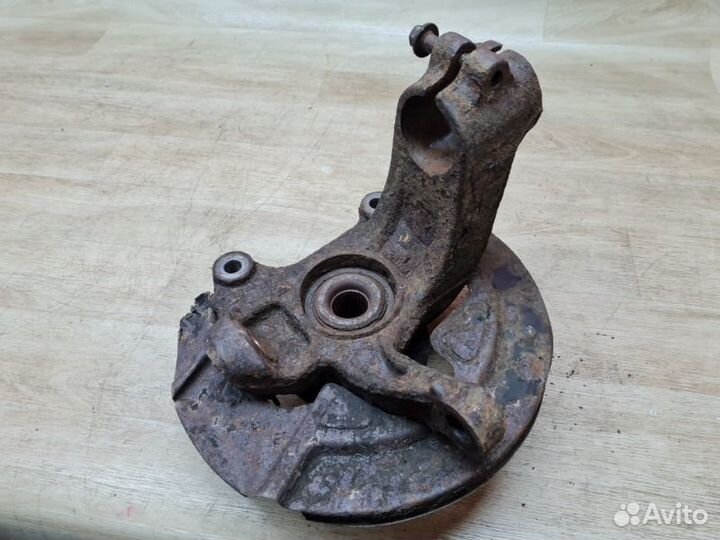 Кулак передний правый Land Rover Freelander 2 L359