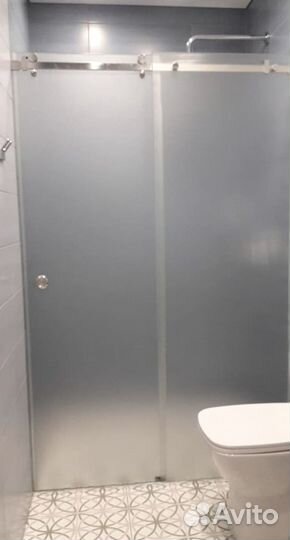 Стеклянная шторка для ванны