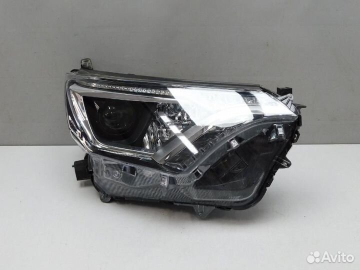 Фара правая Toyota RAV4