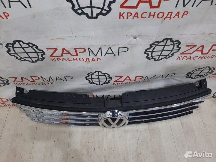 Решетка радиатора Volkswagen Touareg NF Рест