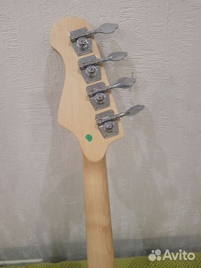 Бас Гитара Caraya