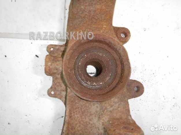 Кулак передний правый