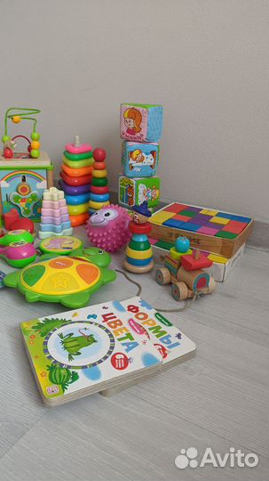 Развивающие игрушки для малышей пакетом