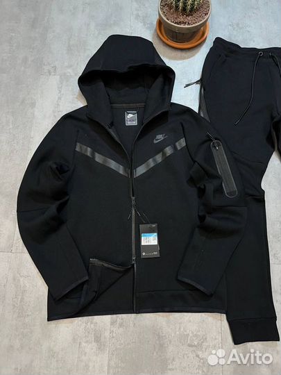 Спортивный Костьм Nike Tech Fleece