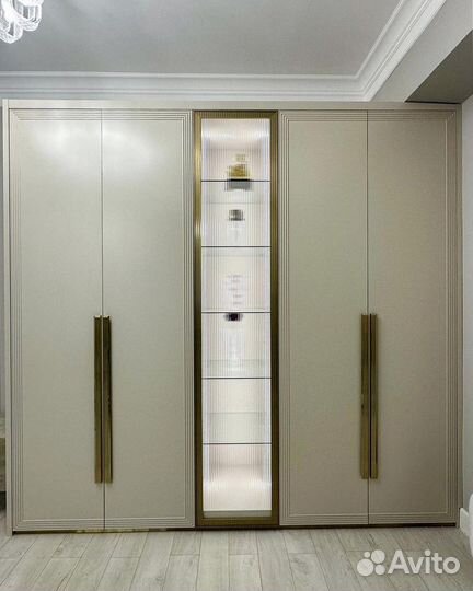 Шкаф с встроенной гладильной доской