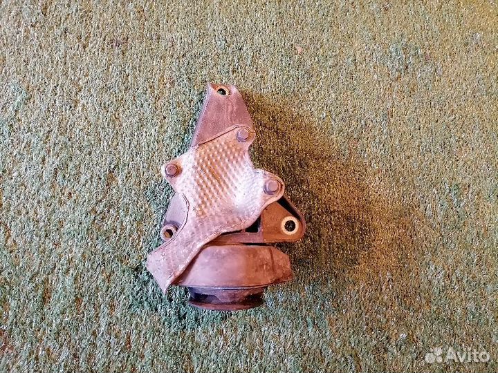 Опора кпп (подушка) 8D0399151R Audi A4 A4 B6 8EC с