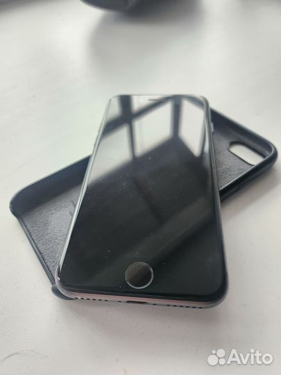 iPhone 8, 64 ГБ