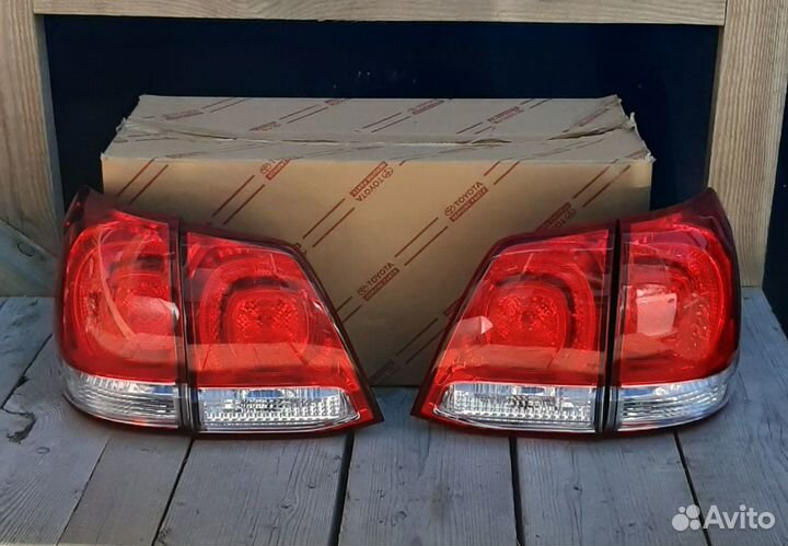 Toyota Land Cruiser 200 фонарь оригинал