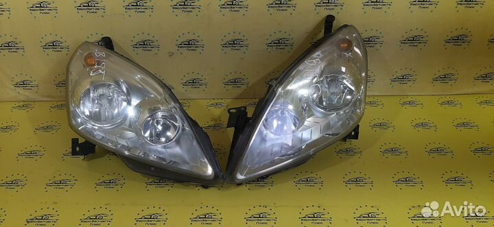 Фара передняя Opel Zafira B