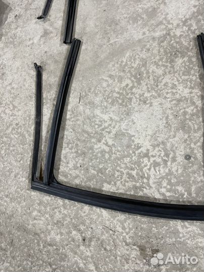 Уплотнитель стекла двери задний левый bmw f30