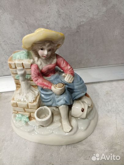 Фарфоровая статуэтка