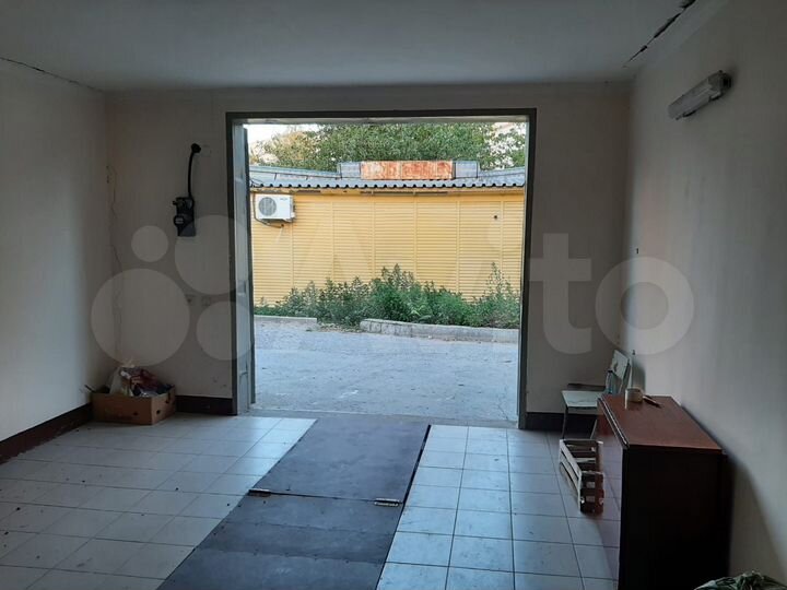 Гараж, > 30 м²