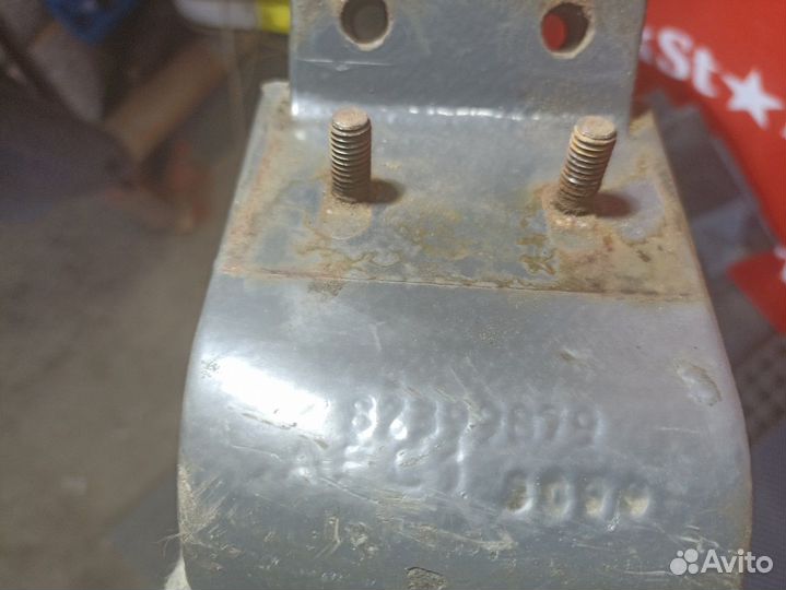 Кронштейн компрессора кондиционера Volvo FH