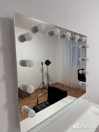 Зеркало гримерное с лампочками