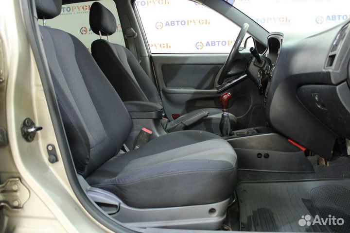 Hyundai Elantra, 2004