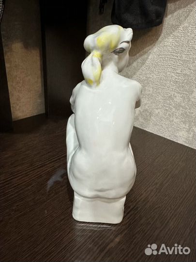 Фарфоровая статуэтка Летний день