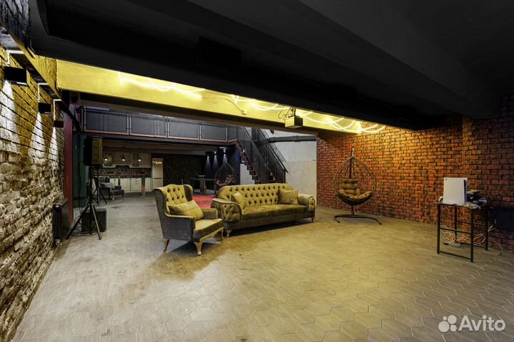 Аренда лофта с караоке, кальяном и пилоном