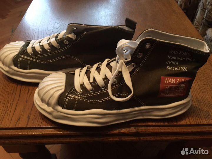 Кроссовки EU 42 размер