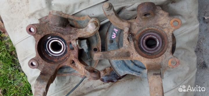 Кулак поворотный на ниссан