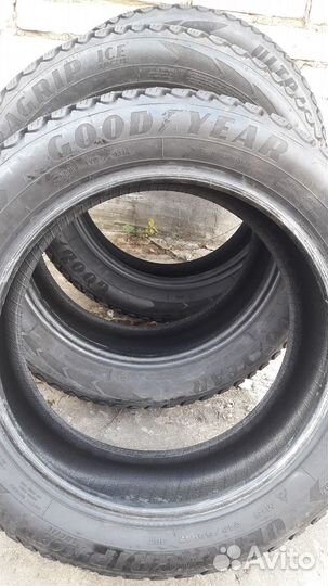 Goodyear UltraGrip Arctic 2 215/55 R17
