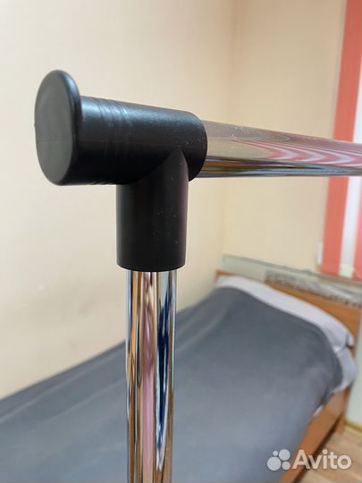 Вешалка для одежды напольная металлическая