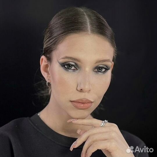 Модель на макияж или прическу