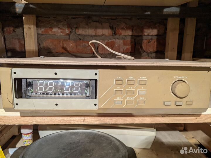 Радио с часами из 90-х