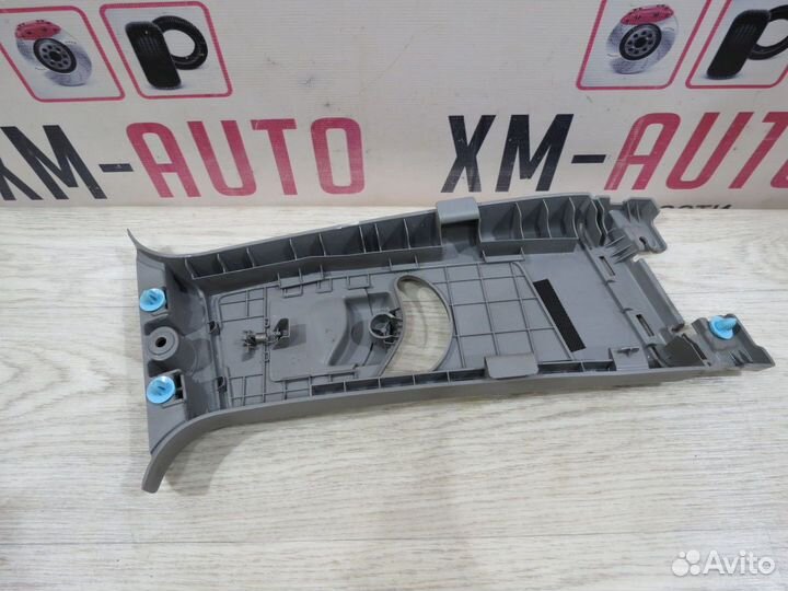 Обшивка стойки средняя левая Kia Rio 3