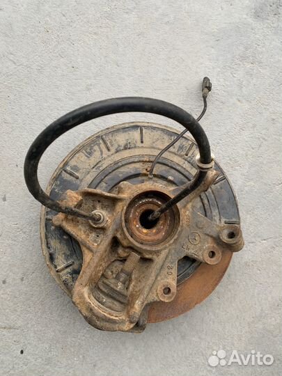 Кулак поворотный задний левый Mercedes ML W164