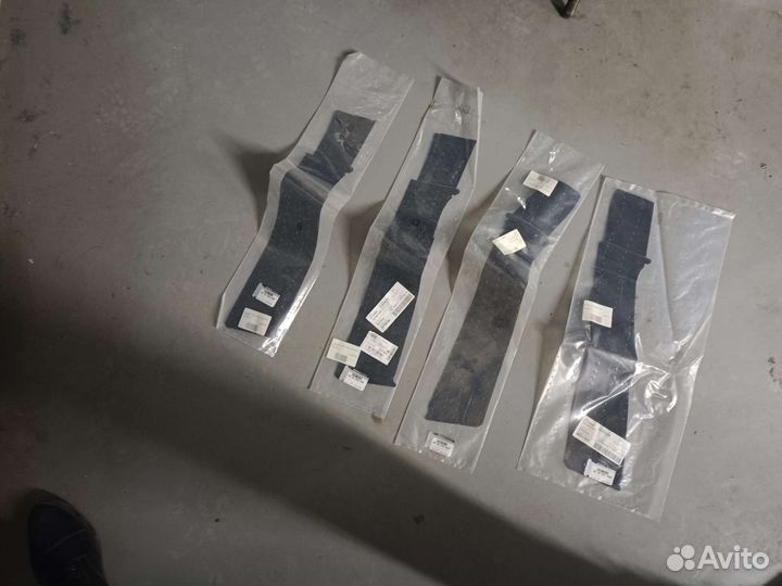 Наклейка стойки двери передней левой Renault Logan