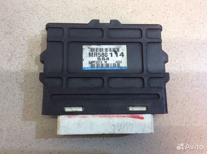 Блок электронный Mitsubishi Pajero 3 V6 2000-2006