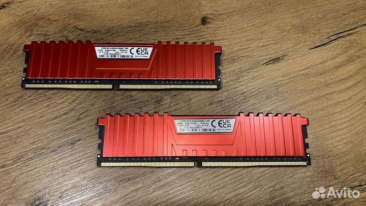 Оперативная память Corsair Vengeance LPX DDR4