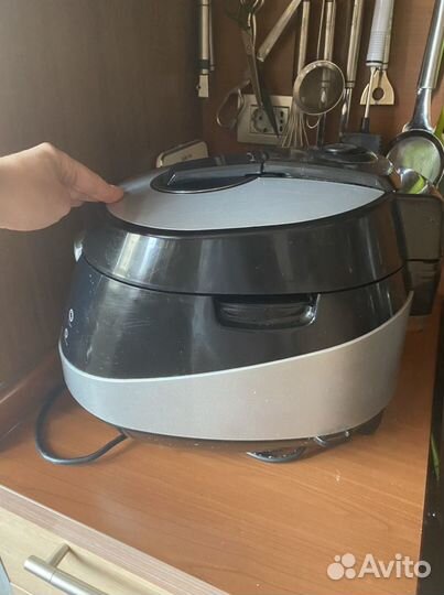 Мультиварка Bork U700