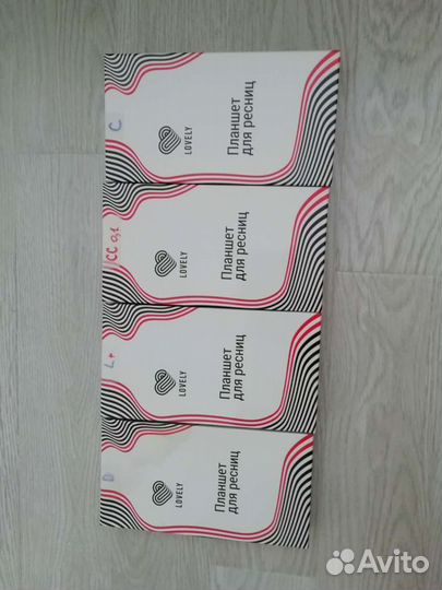 Кушетка и материал для наращивания ресниц