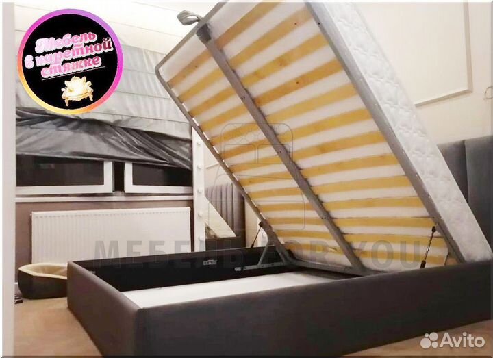 Кровать с мягким изголовьем