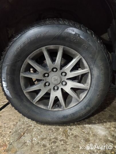 Kumho I'Zen Stud Snow KW11 265/65 R17