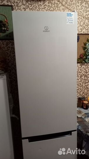 Холодильник б/у. indesit DS 4200 W