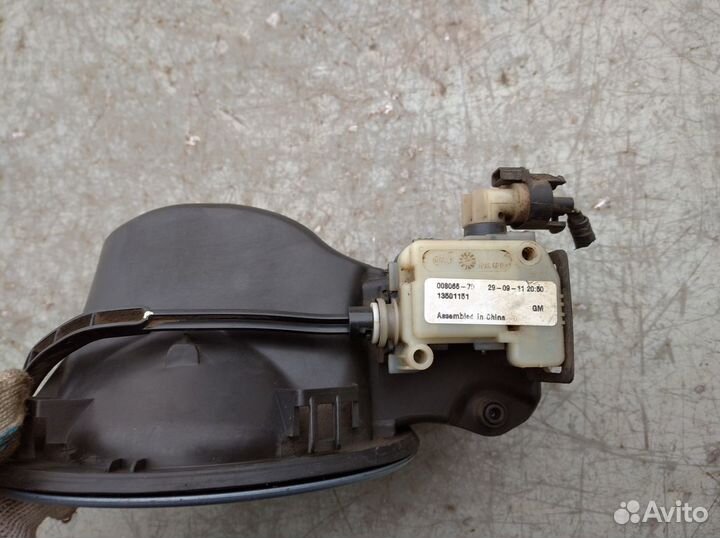 Лючок бензобака и активатор Шевроле Авео Т300