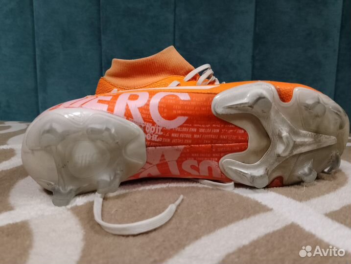 Футбольные бутсы nike