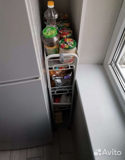 Этажерка на колесиках металлическая узкая