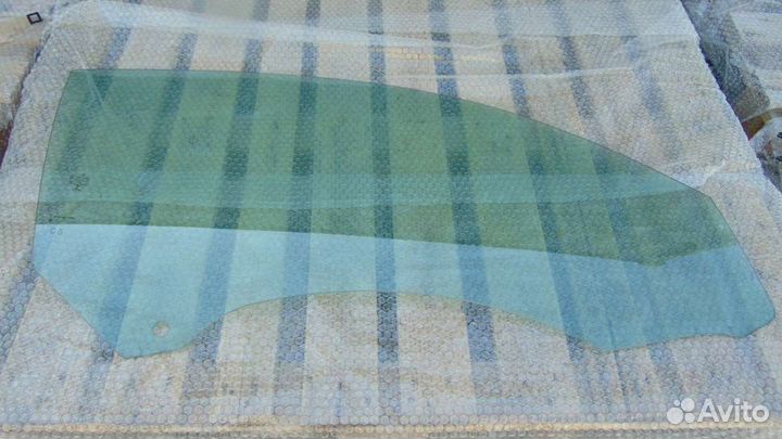 Стекло двери передней правой Mercedes C W205 2018г