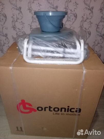 Инвалидная коляска и стул туалет