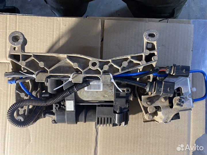 Компрессор пневмоподвески touareg 2011