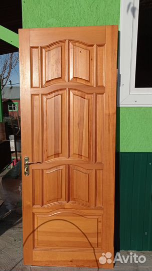 Дверь входная деревянная